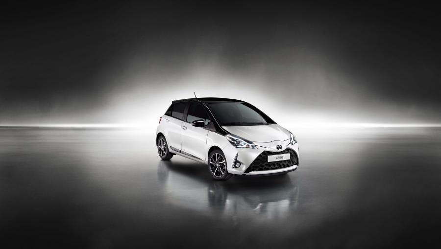  Toyota Yaris Bi-Tone 2017 года  (фото 2 из 36)